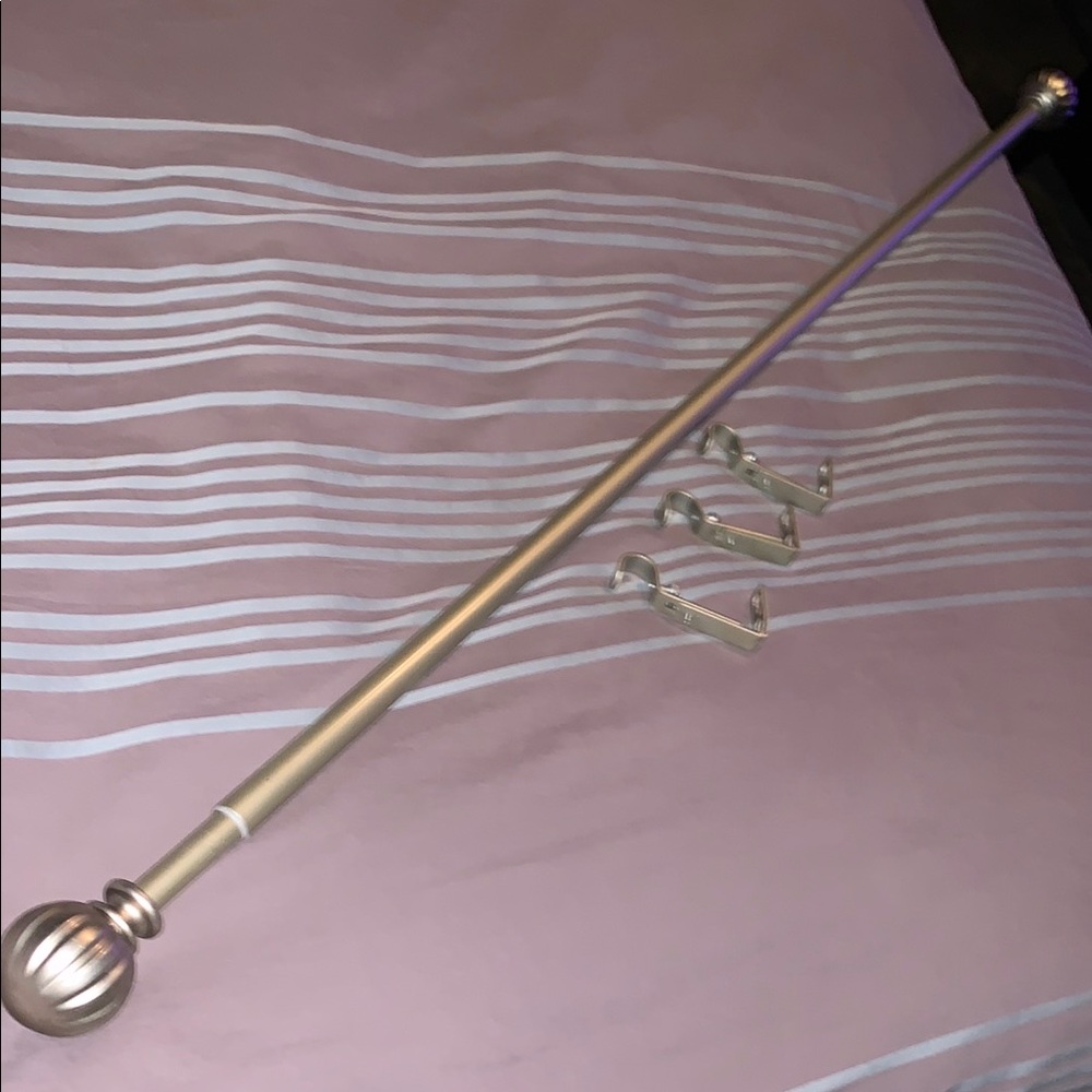 Curtain rod